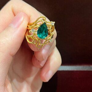 18k HGE Vintage Green Stone Ring-Size 5.5-6